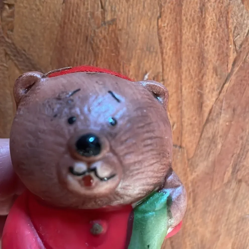 Vtg 1984 Jasco ceramic bear in red nightshirt holding‎ green stocking